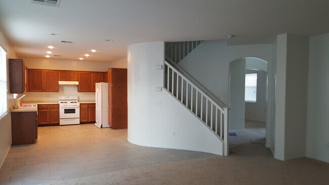 Foto del edificio - SPACIOUS 2 STORY HOME IN SW AREA (RENT INC...