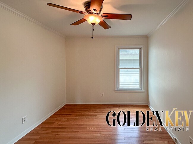 Building Photo - 3 Bedroom 2 Bath Home in the Heart of Roya...