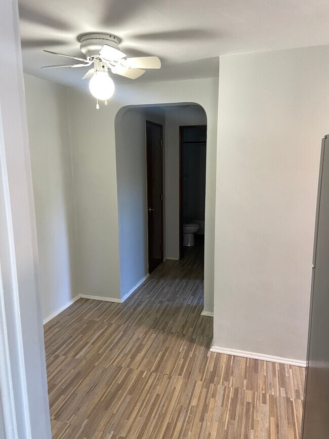 Foto del edificio - 557 Telford Ave