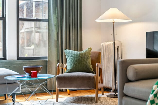 Foto del edificio - 1524 W Berteau Ave