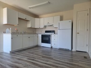 Building Photo - 301 Clearwater Way