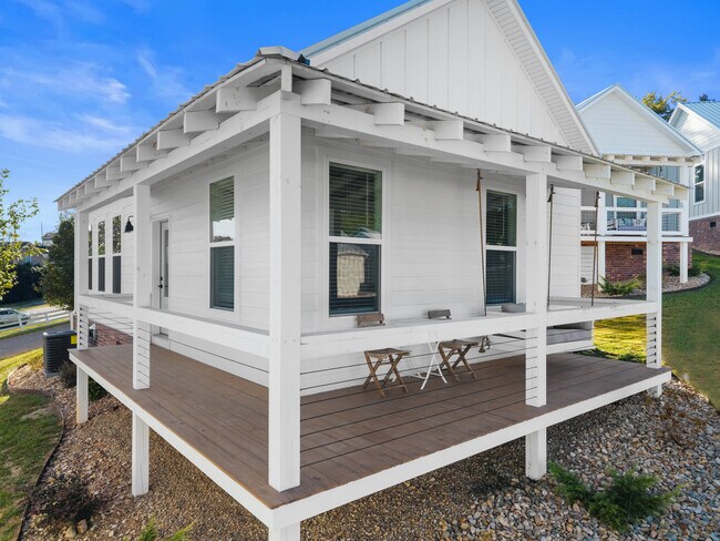 Building Photo - 219 Auttie Cir