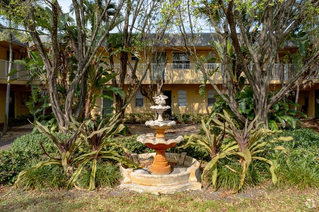Building Photo - El Sol Condominium