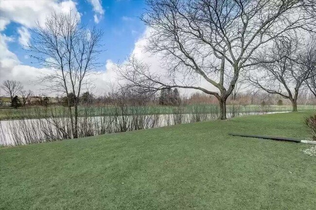 Building Photo - W180N9827-N9827 Riversbend Cir W