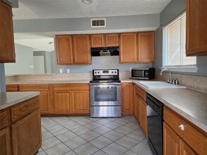 Building Photo - 19223 Woodglen Dr