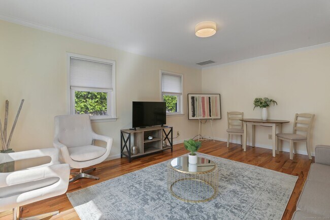 Foto del edificio - 318 Pine Creek Ave