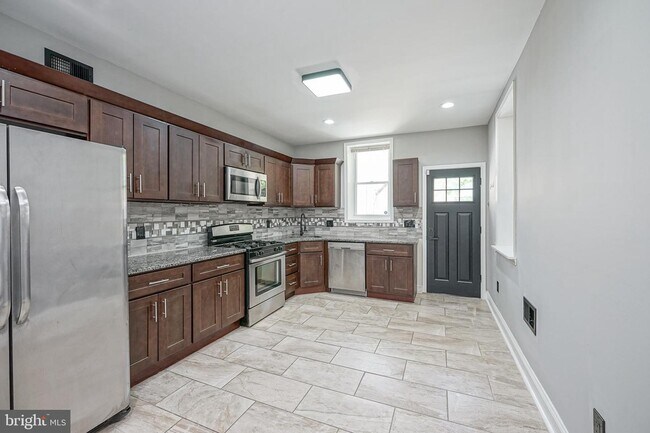 Foto del edificio - 2241 Tasker St