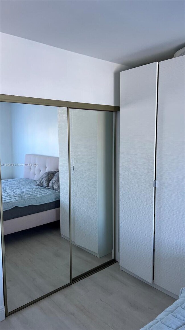 Foto del edificio - 400 Kings Point Dr