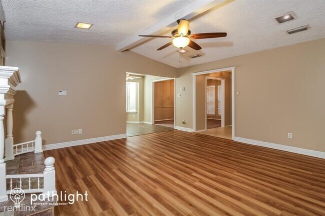 Building Photo - 3 br, 2.5 bath House - 1322 East Spring Va...