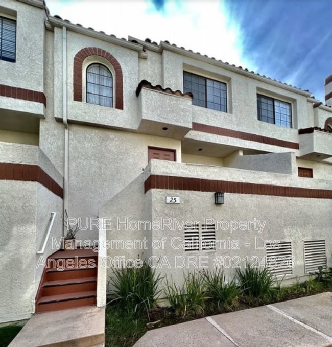 Building Photo - 2931 Plaza del Amo