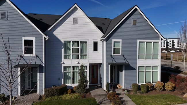 Building Photo - 7447 SE Chinquapin Dr