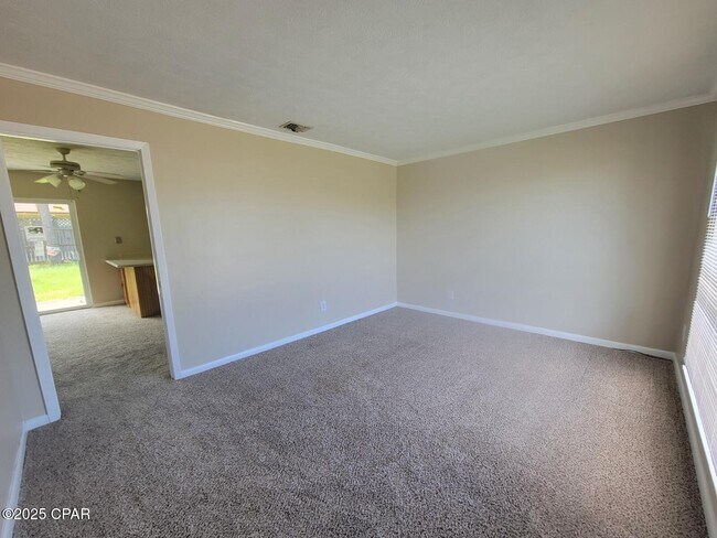 Foto del edificio - 6321 Olokee St