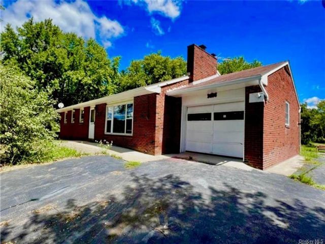 Foto principal - 225 Bedell Dr