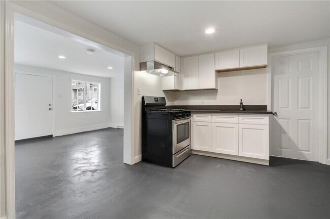 Building Photo - 2030 S Salcedo St