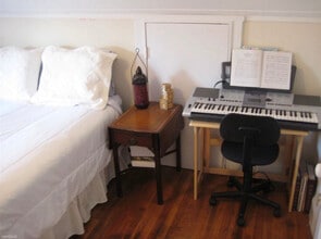 Building Photo - 9 Cedar St