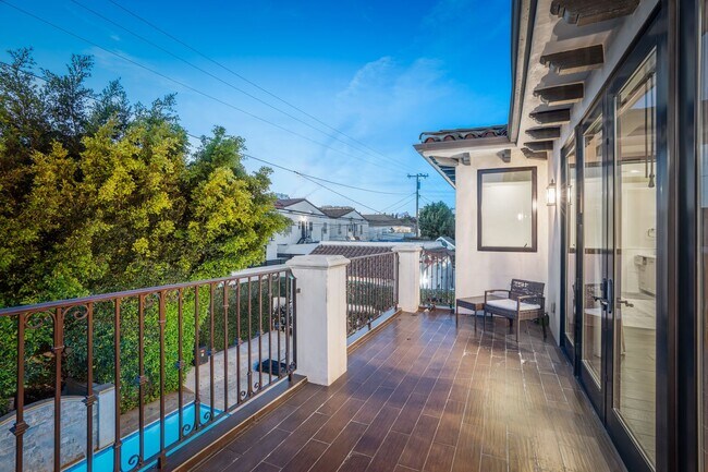 Foto del edificio - Beverly Hills Luxury Villa with Resort-Style Pool & Spa