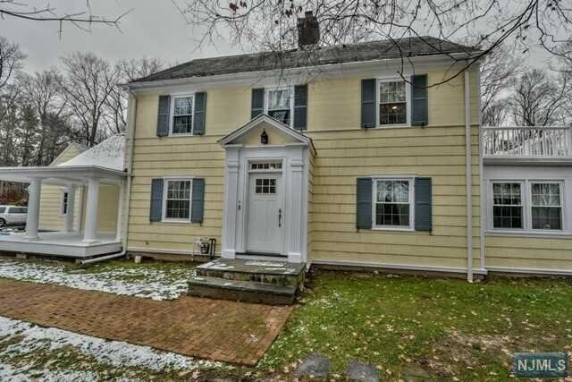 Foto principal - 320 E Saddle River Rd