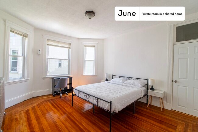 Building Photo - Private bedroom in 5 bed/2 bath Home