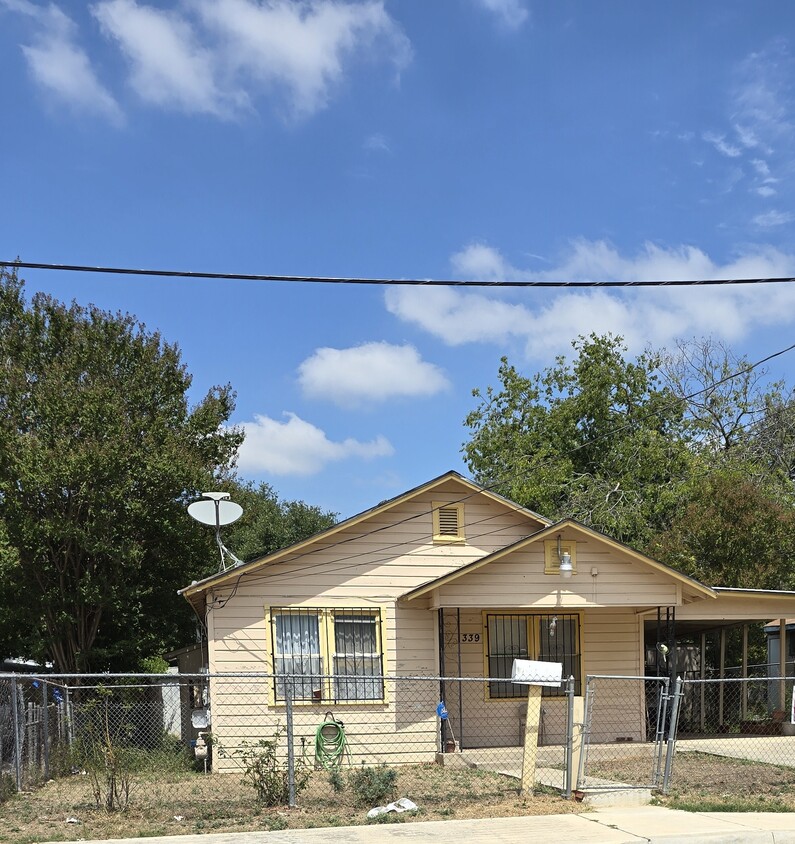 Building Photo - 339 Leroux St