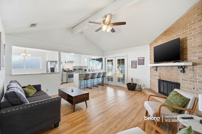 Building Photo - 802 Buckingham Pl