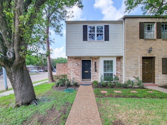 Building Photo - 6350 Chevy Chase Dr