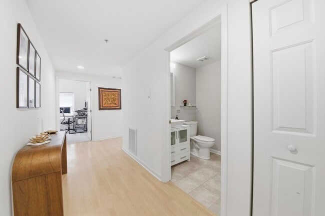 Foto del edificio - 200 N Addison Ave