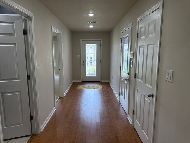 Building Photo - 12 Enclave Cir