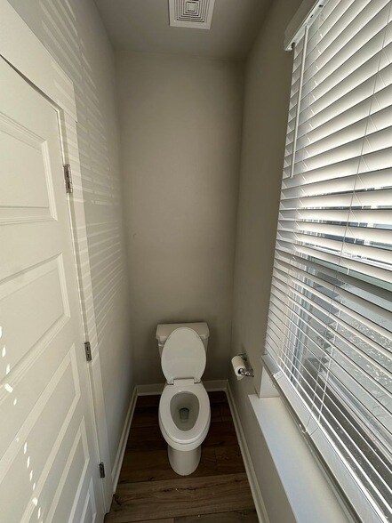 Foto del edificio - 717 Mickelson Wy