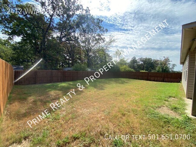 Building Photo - 2412 Vivian Dr