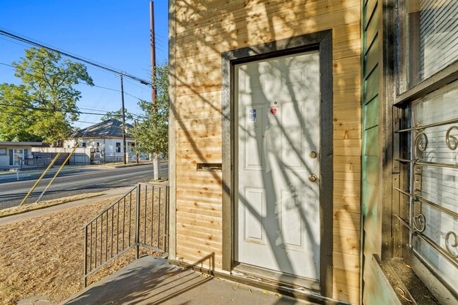 Foto del edificio - 1308 E 12th St