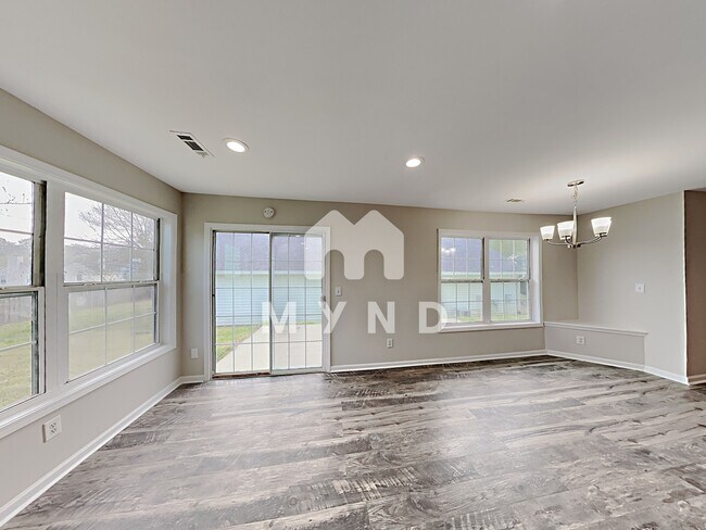 Building Photo - 3636 Sapphire Ct