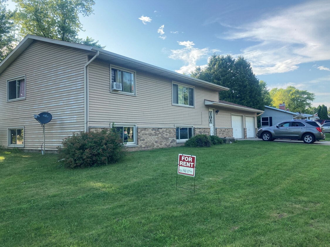 536 Humboldt St, Watertown, WI 53094 Townhome Rentals in Watertown WI