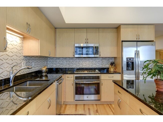 Foto del edificio - 740 Portland Ave