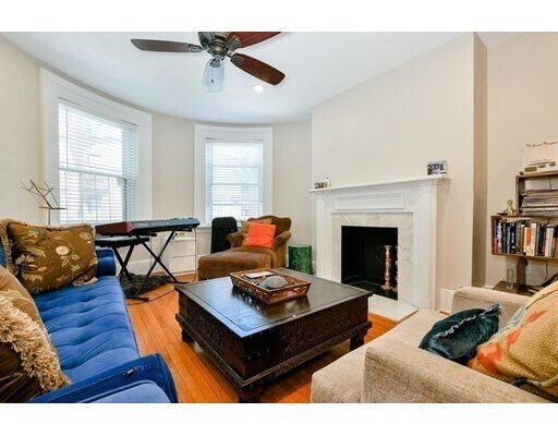 Primary Photo - 128 Hemenway St
