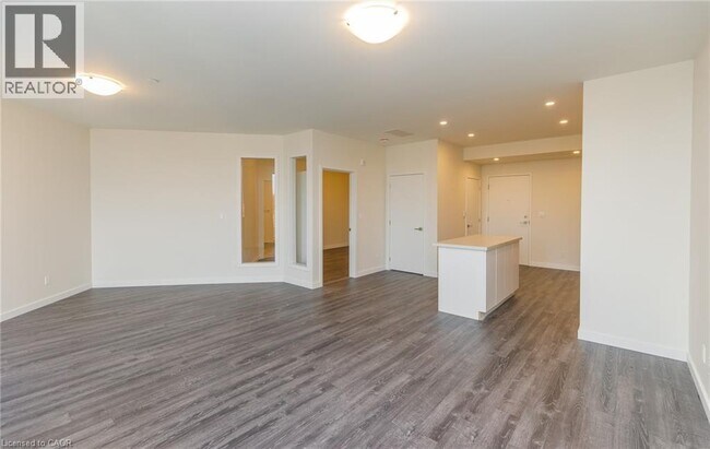 Photo du bâtiment - 690 King St W