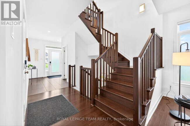 Building Photo - 160 Highgarden Ter