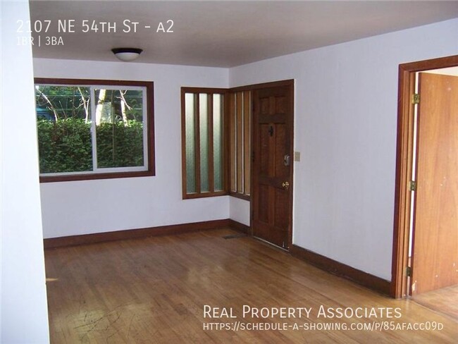 Building Photo - 2107 NE 54th St