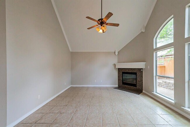 Building Photo - 502 Glenn Ln