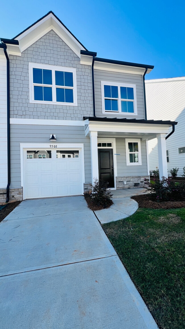 Building Photo - Room in Townhome on Munsing Dr