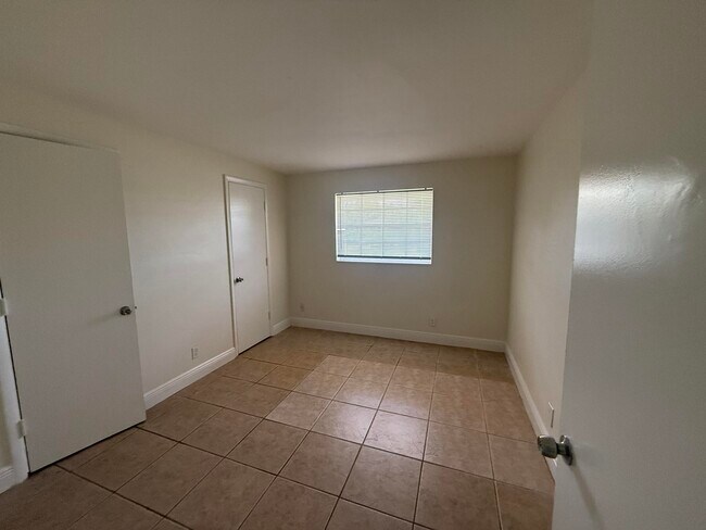 Foto del edificio - 5698 Gramercy Dr