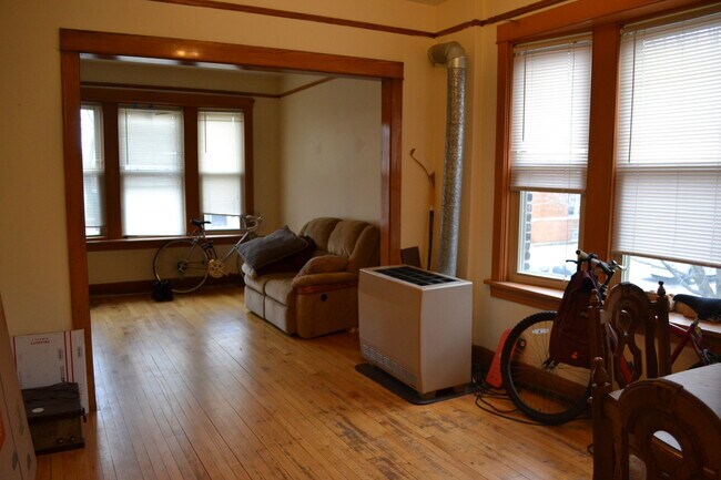 Foto del edificio - 3356 S Emerald Ave