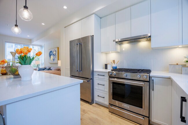 Photo du bâtiment - 19935 75A Av