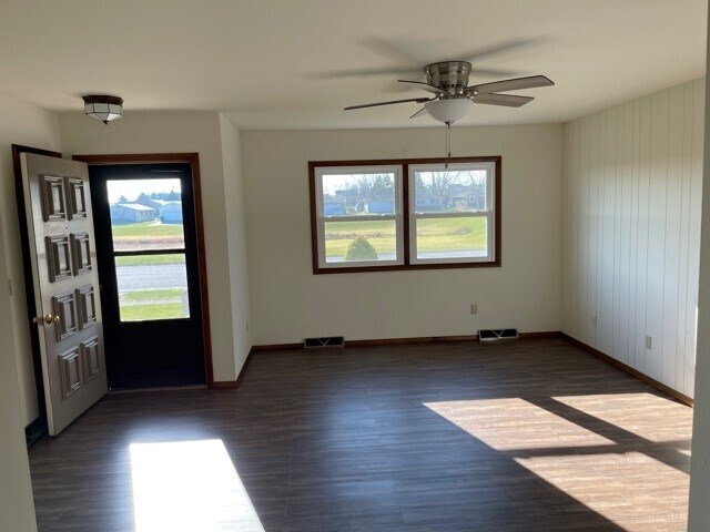 Building Photo - 1663 Robin Ln