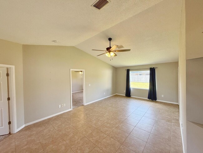 Building Photo - 39 Fischer Ln