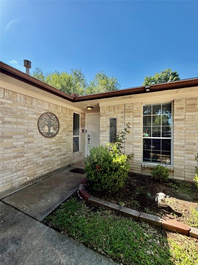 Building Photo - 6610 La Puente Dr