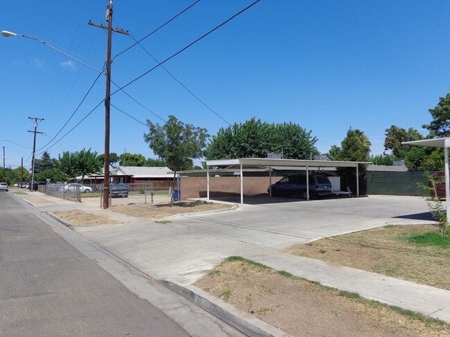 Building Photo - 5533 S Rowell Ave