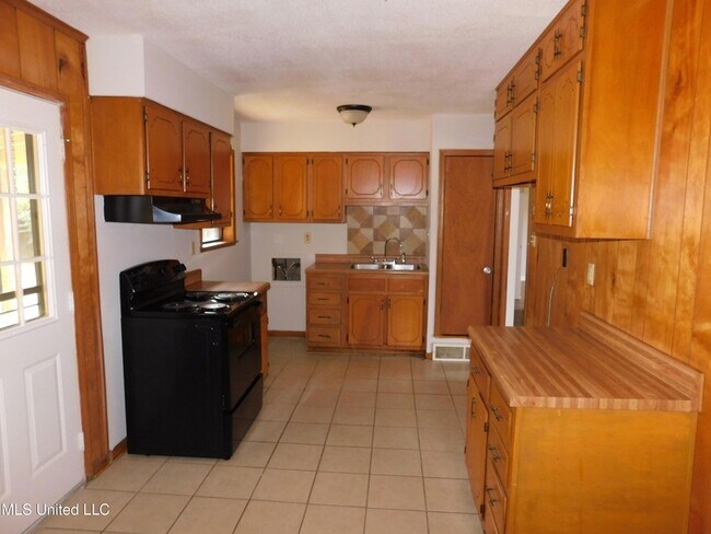 Foto del edificio - 7858 Cherry Valley Blvd