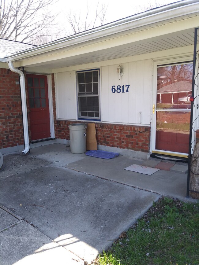 Front porch - 6817 Holly Lake Dr