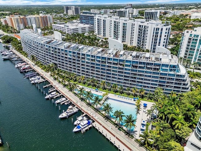 Foto del edificio - 2950 NE 188th St