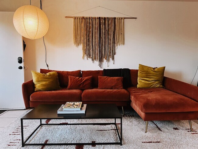 Foto del edificio - 2 br, 1 bath Duplex - 563 Madrona Street 563